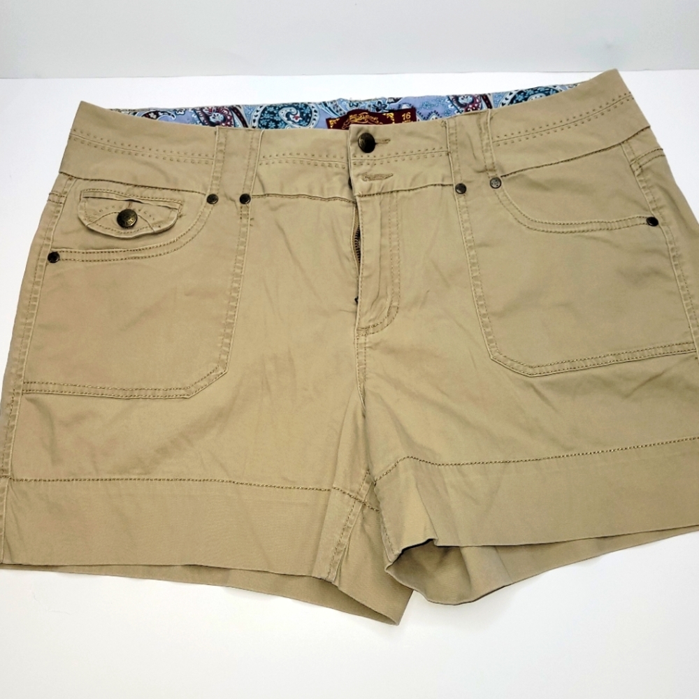One One tan shorts size 16, nwot